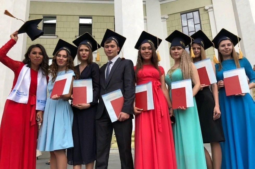 Graduates-honors of Elabuga Institute of KFU receive diplomas Magna cum Laude from the university top officials