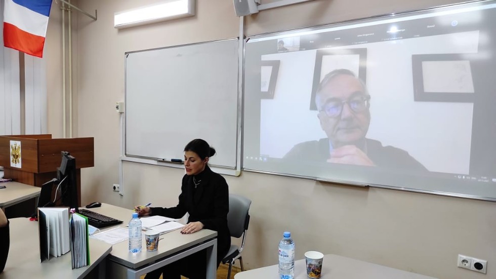 О вебинаре с французским писателем Беранром Фрио и переводчиком французской литературы Асей Петровой О вебинаре с французским писателем Беранром Фрио и переводчиком французской литературы Асей Петровой