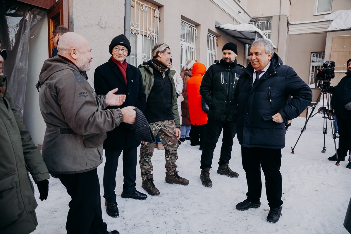 КФУ передал подарки для бойцов участникам гуманитарного автопробега 'Владивосток ? Луганск' КФУ передал подарки для бойцов участникам гуманитарного автопробега 'Владивосток ? Луганск'