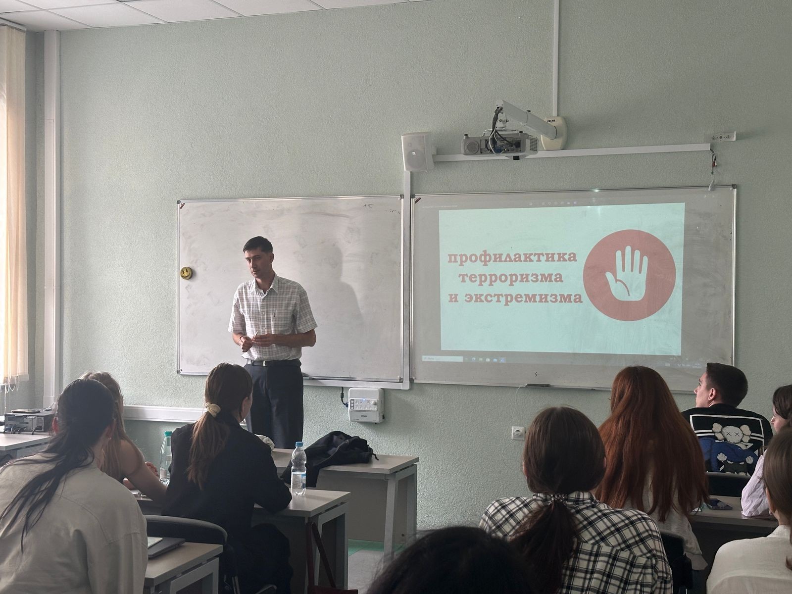 Доцентом Кузьминым М.С. был проведен кураторский час на тему Доцентом Кузьминым М.С. был проведен кураторский час на тему