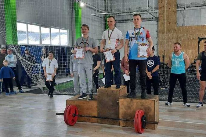 Студенты Елабужского института КФУ успешно выступили на соревнованиях по пауэрлифтингу Студенты Елабужского института КФУ успешно выступили на соревнованиях по пауэрлифтингу