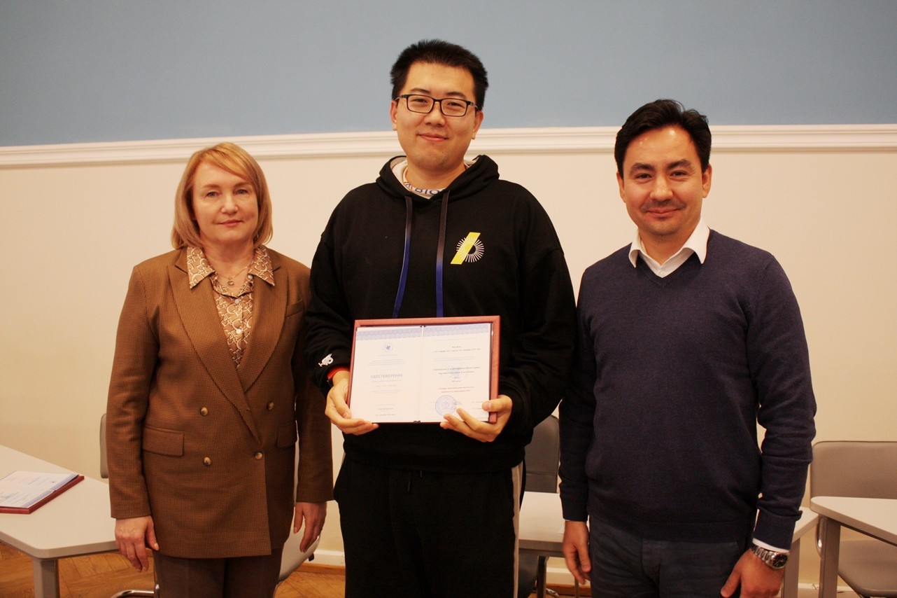 ������������� �������� �������� ����������  ��������� 'European and international business law, energy law and policy'.