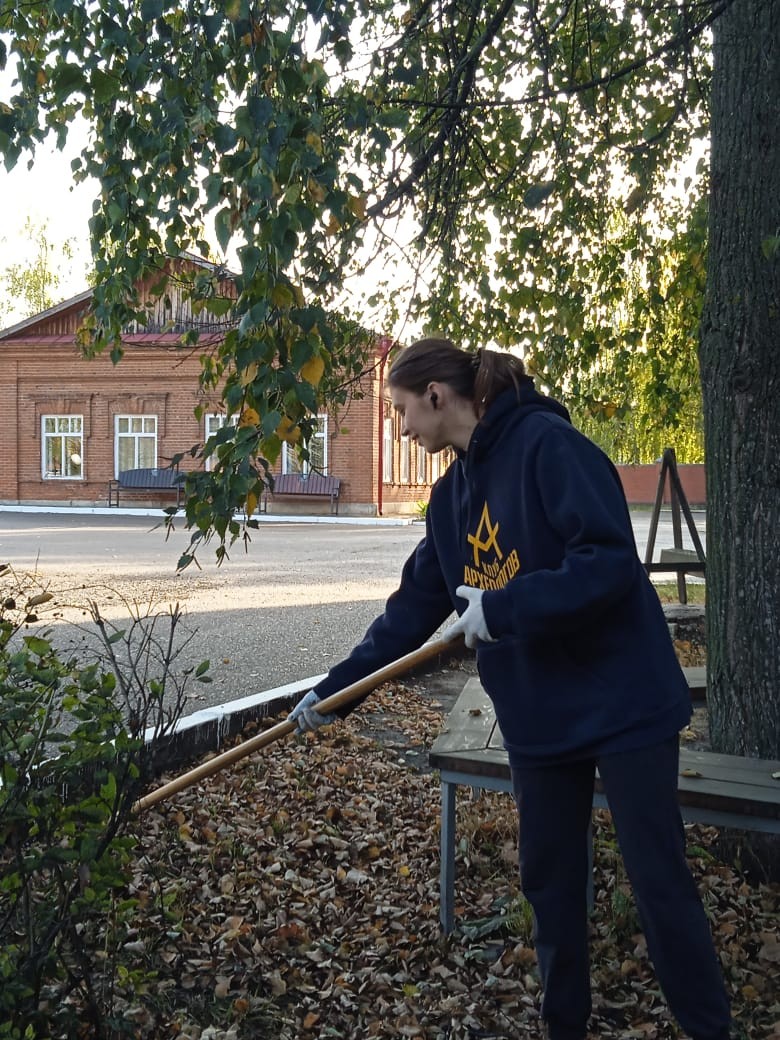 Студенты 2113 группы Елабужского института КФУ вышли на уборку территории Студенты 2113 группы Елабужского института КФУ вышли на уборку территории