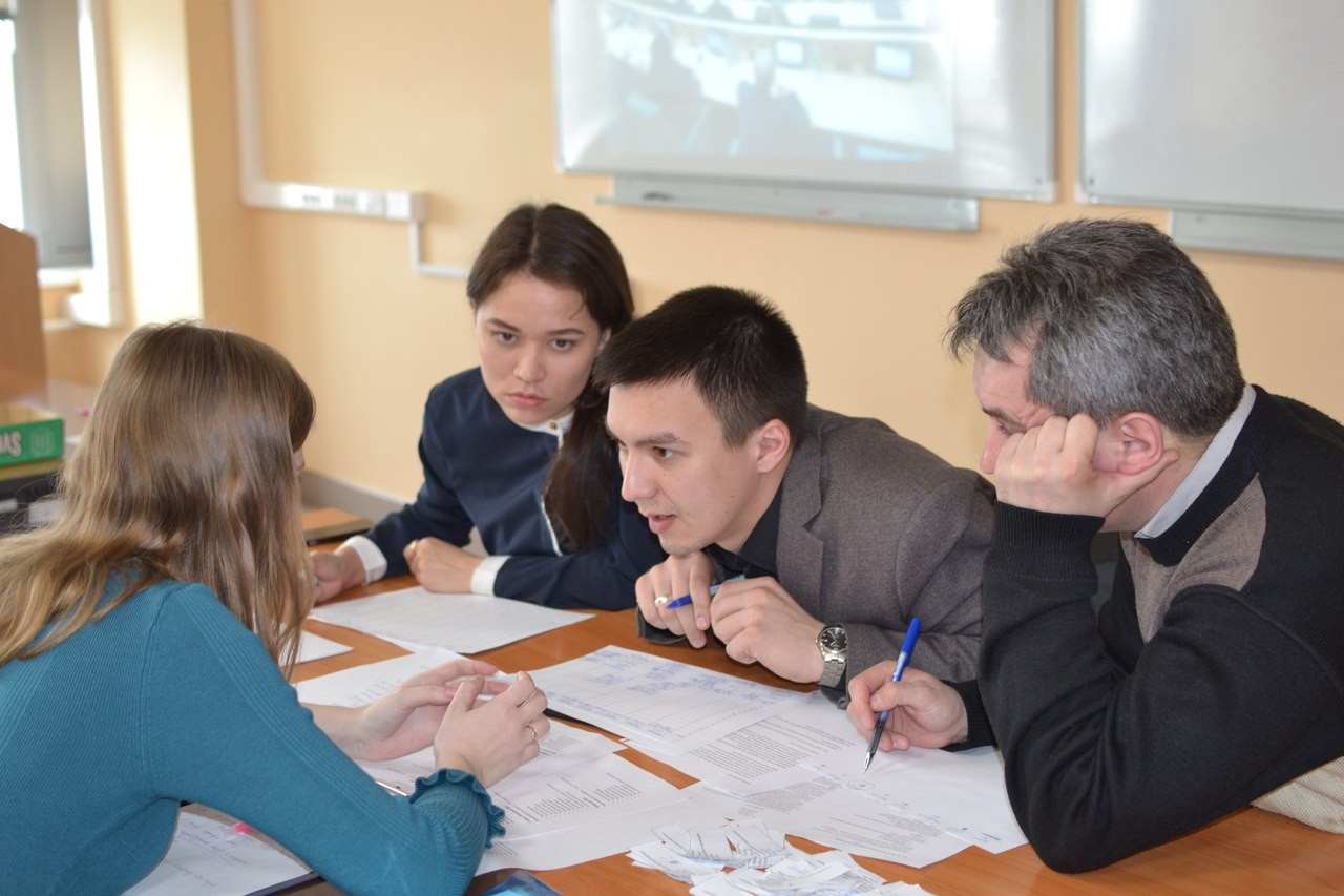 День российского парламентаризма отметили в ИСФН День российского парламентаризма отметили в ИСФН