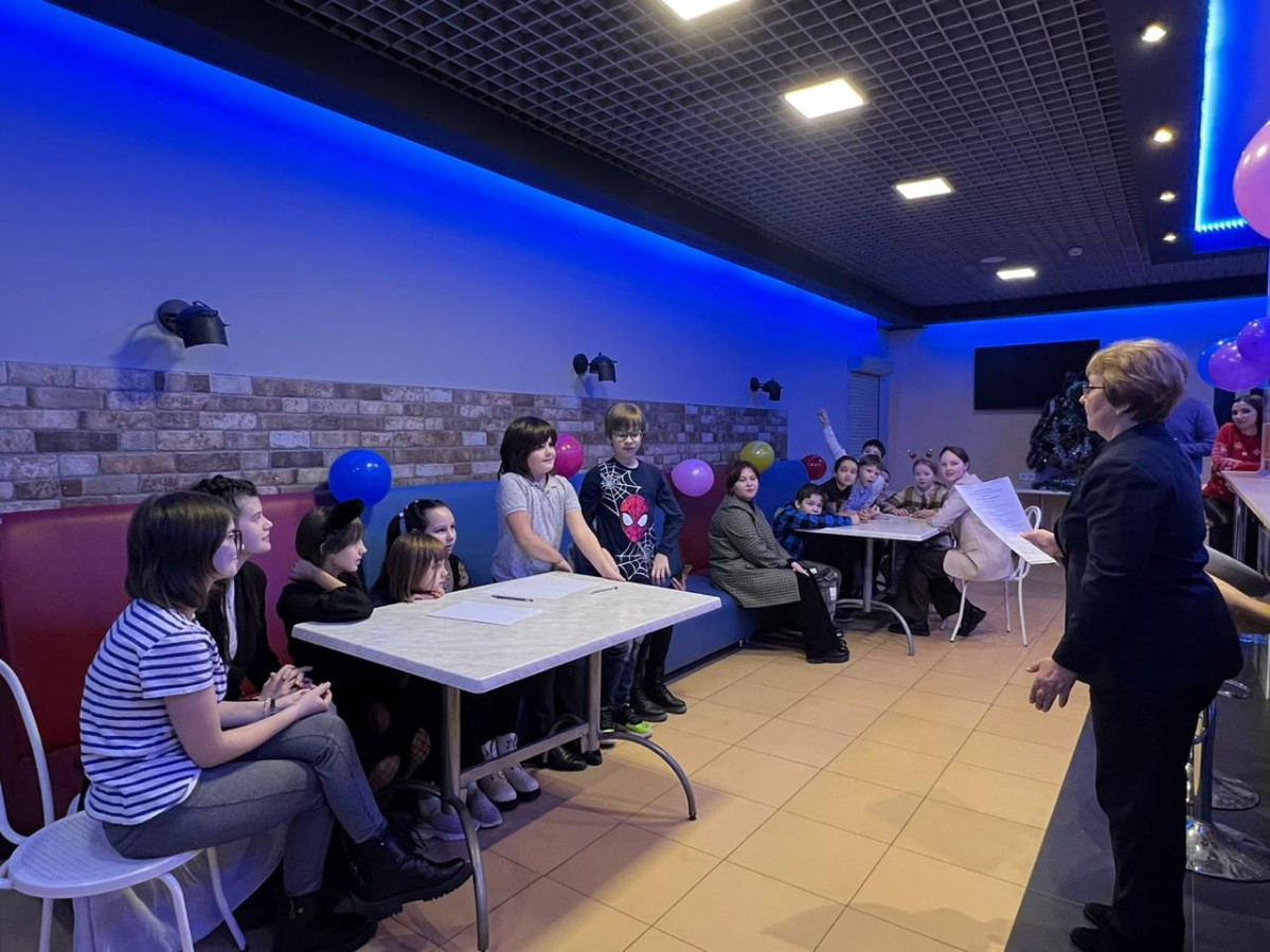 В детском театре 'Радуга' прошел новогодний праздник В детском театре 'Радуга' прошел новогодний праздник