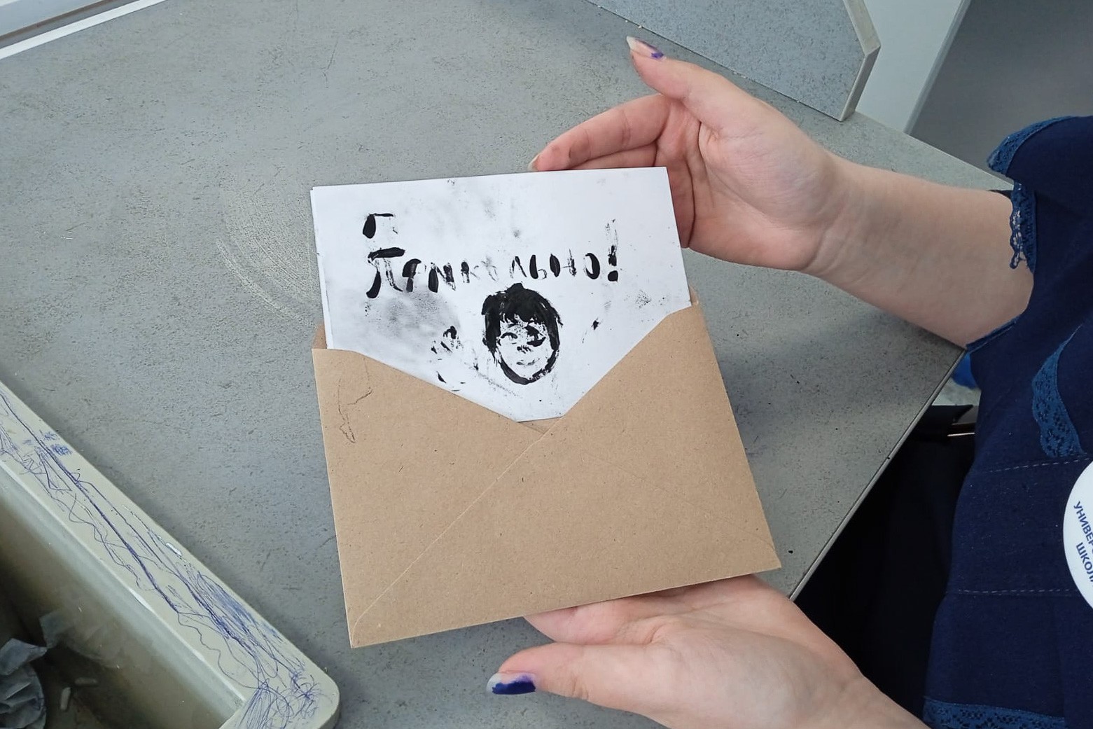 Школьники научились делать чернила и писать пером Школьники научились делать чернила и писать пером