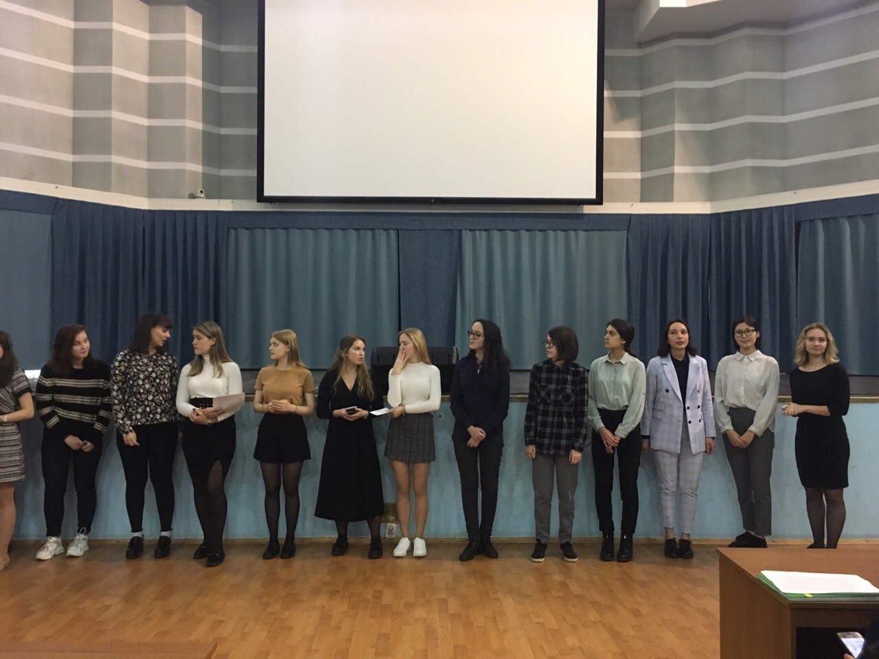 'Учитель, перед именем твоим?' 'Учитель, перед именем твоим?'