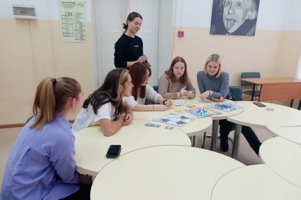 Образовательный интенсив 'Студент-студенту': Игра 'Компас новых профессий' Образовательный интенсив 'Студент-студенту': Игра 'Компас новых профессий'