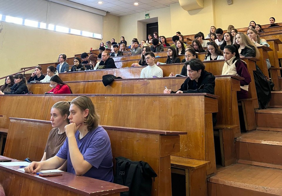 Участники VIII Международного экономического форума обсуждали современное состояние и перспективы развития экономики России в условиях санкционного противодействия Участники VIII Международного экономического форума обсуждали современное состояние и перспективы развития экономики России в условиях санкционного противодействия