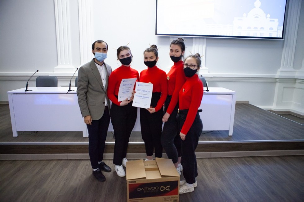 Чествование лучших сотрудников и студентов прошло в Елабужском институте КФУ Чествование лучших сотрудников и студентов прошло в Елабужском институте КФУ