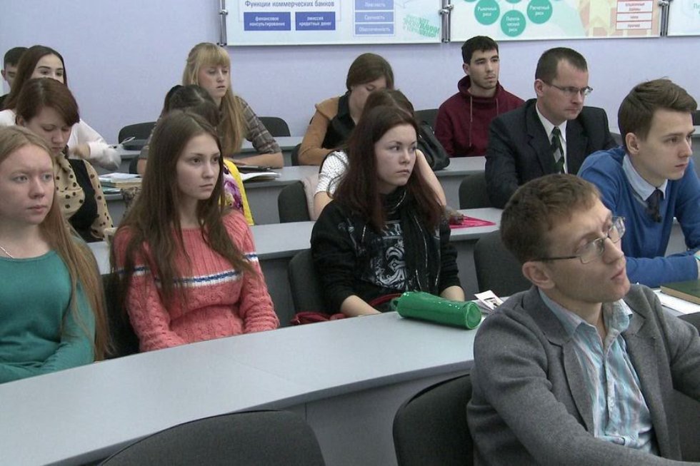 'Изучая новые языки, общаясь и обучая им других людей, мы служим делу мира' 'Изучая новые языки, общаясь и обучая им других людей, мы служим делу мира'