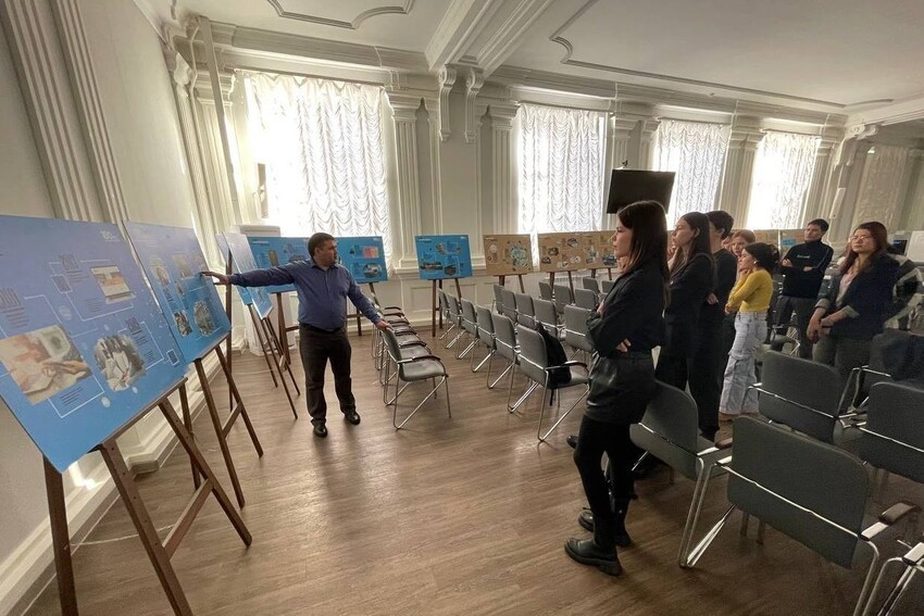 Завершается работа выставки 'Время и деньги' в Елабужском институте КФУ Завершается работа выставки 'Время и деньги' в Елабужском институте КФУ