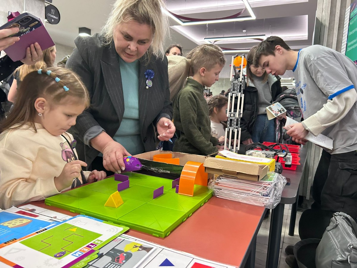 Елабужский институт КФУ представил научные интерактивы на фестивале PROнаука Елабужский институт КФУ представил научные интерактивы на фестивале PROнаука