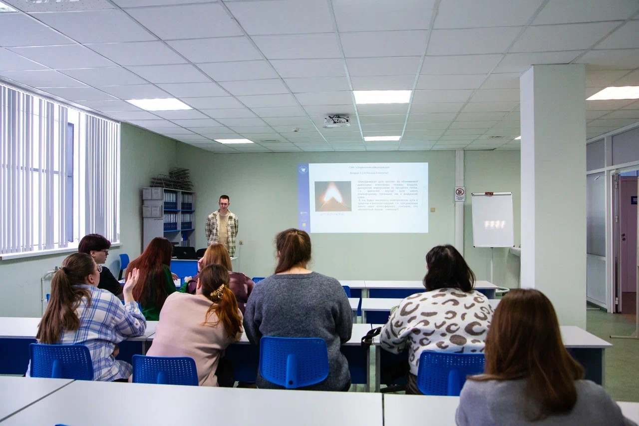 Студенты НЧИ КФУ сразились в 'Научных боях' Студенты НЧИ КФУ сразились в 'Научных боях'