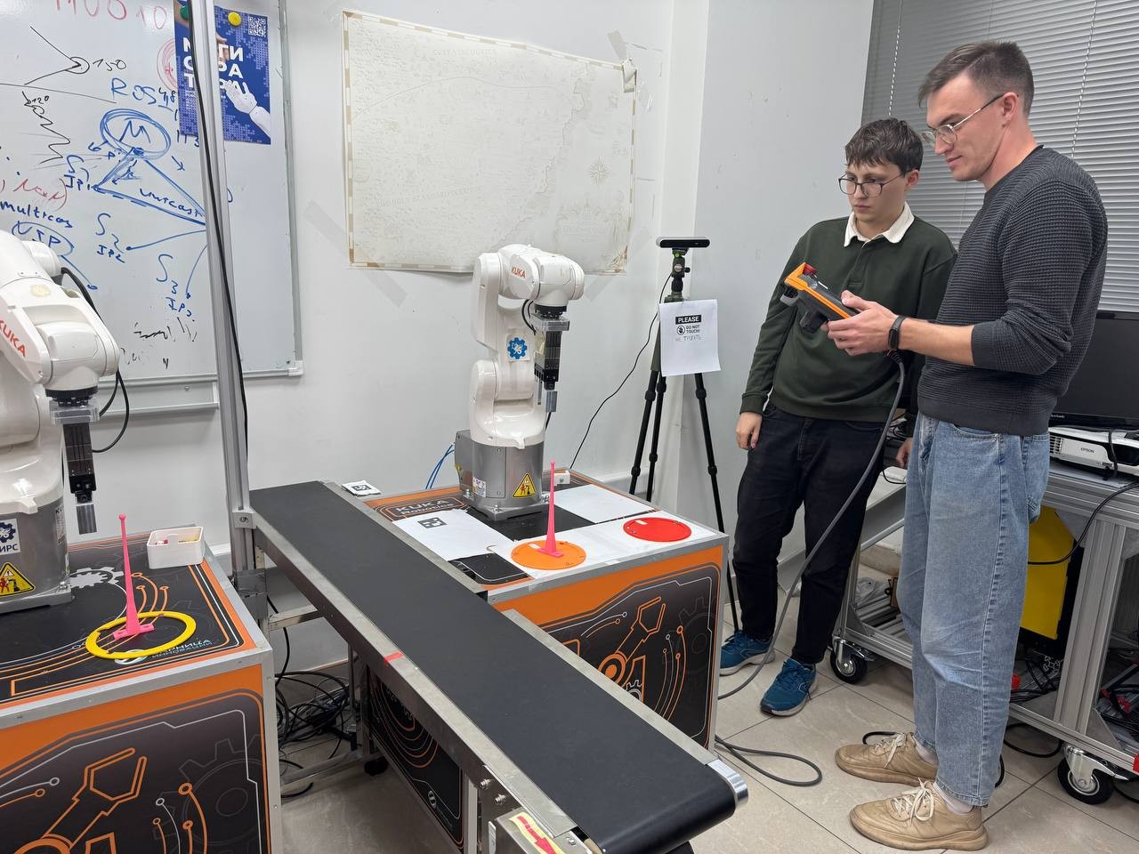 �������� 2 ����� ������������ �������� ������������ ������� � �������-������������� KUKA KR3