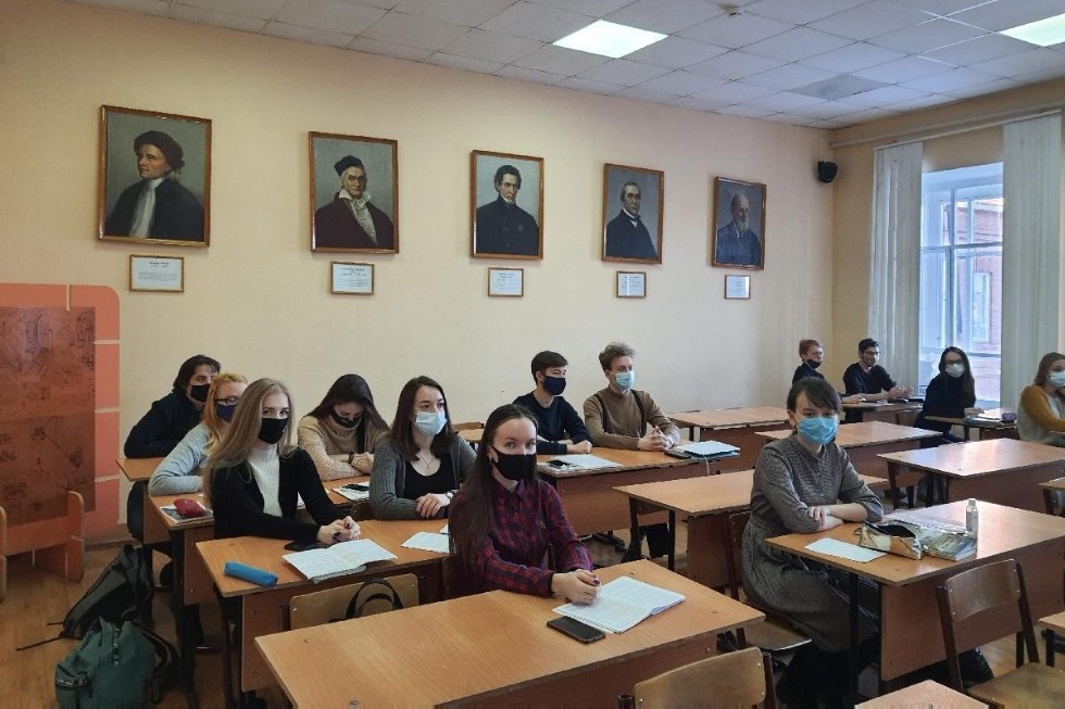 Студенты Елабужского института участвовали в просветительской акции Общественного совета ЕМР Студенты Елабужского института участвовали в просветительской акции Общественного совета ЕМР