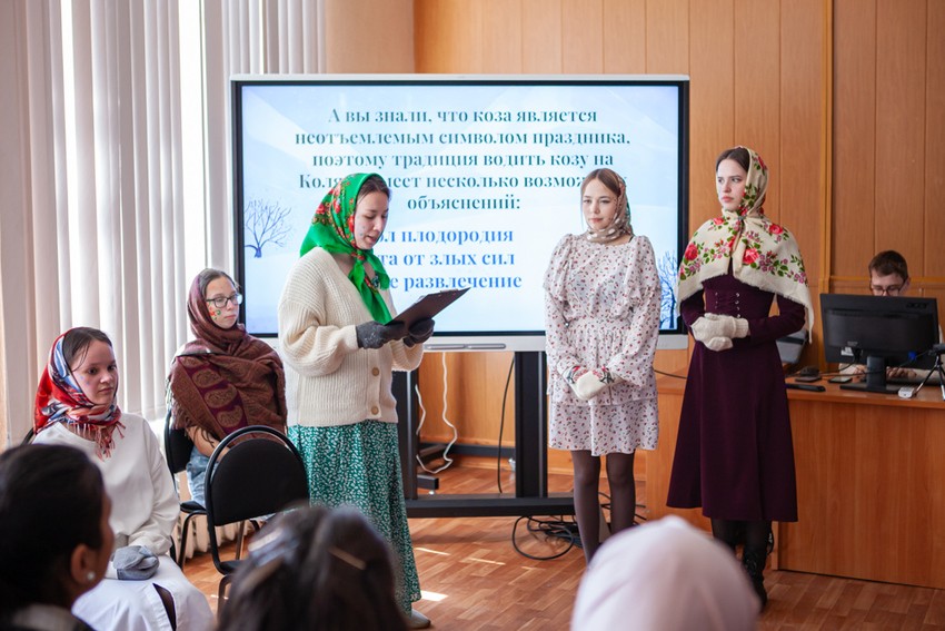 На празднике славянской письменности в Елабужском институте КФУ состоялся диалог культур На празднике славянской письменности в Елабужском институте КФУ состоялся диалог культур