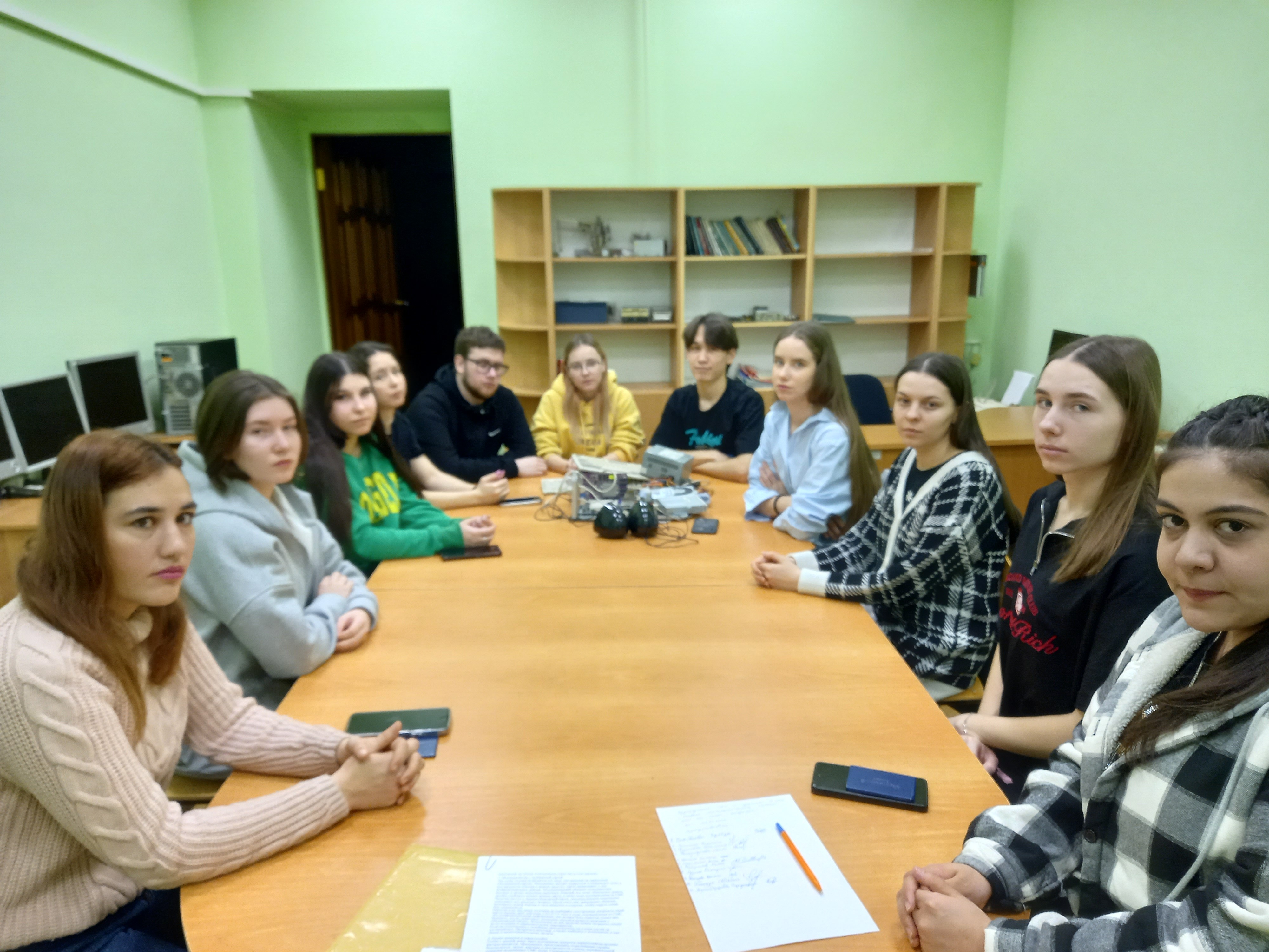 Студенты обсудили новые мошеннические схемы Студенты обсудили новые мошеннические схемы