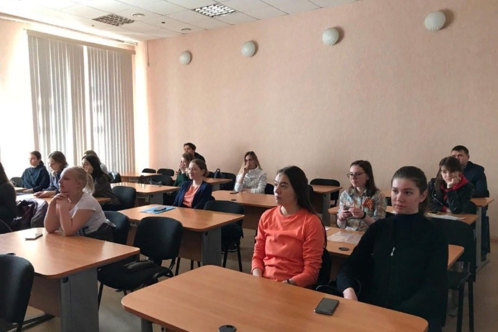 Вспомним и почтим трудовой и боевой подвиг советского народа в великой победе Вспомним и почтим трудовой и боевой подвиг советского народа в великой победе