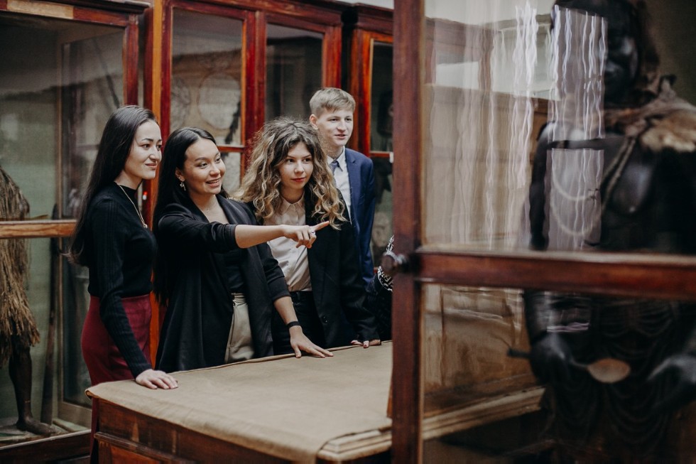 ��������