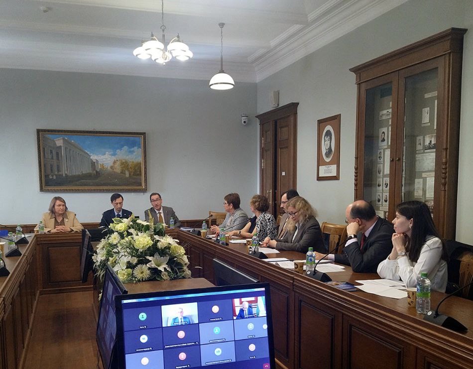 Прошел международный круглый стол 'Международное трудовое право: генезис, проблемы и перспективы развития (к 120-летию первого соглашения по вопросам труда и 105-летию МОТ' Прошел международный круглый стол 'Международное трудовое право: генезис, проблемы и перспективы развития (к 120-летию первого соглашения по вопросам труда и 105-летию МОТ'