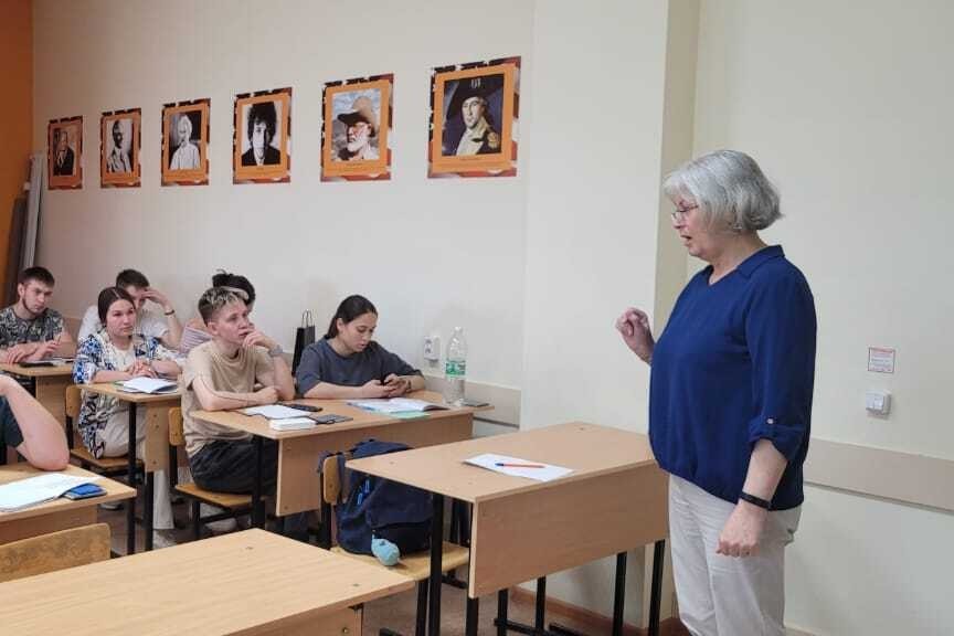 В Елабужском институте КФУ состоялась встреча студентов отделения экономических и юридических наук с заместителем декана по воспитательной работе Кузнецовым Максимом В Елабужском институте КФУ состоялась встреча студентов отделения экономических и юридических наук с заместителем декана по воспитательной работе Кузнецовым Максимом