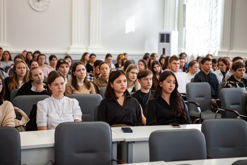 В Елабужском институте КФУ прошла встреча директора Елены Мерзон с первокурсниками отделений В Елабужском институте КФУ прошла встреча директора Елены Мерзон с первокурсниками отделений
