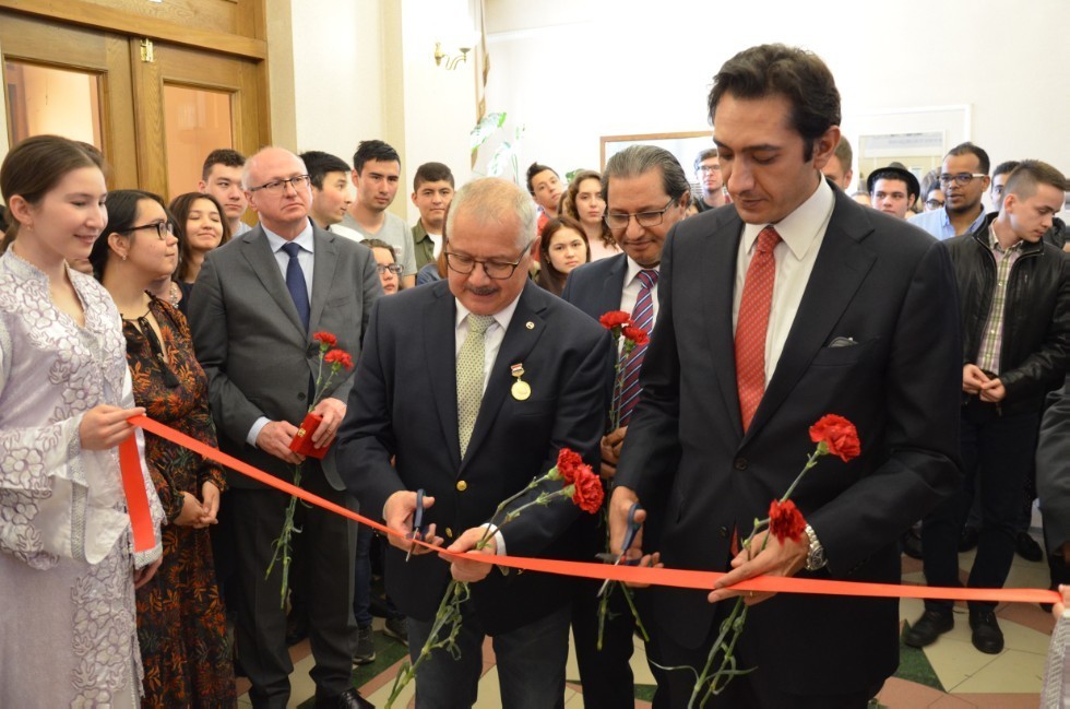 Bust of Gamal Abdel Nasser unveiled at Kazan University