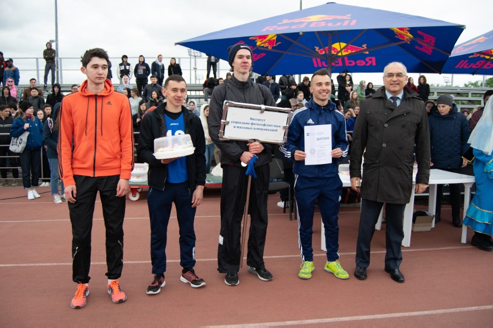 Студенты ИСФН заняли 2 место в Легкоатлетической эстафете КФУ Студенты ИСФН заняли 2 место в Легкоатлетической эстафете КФУ