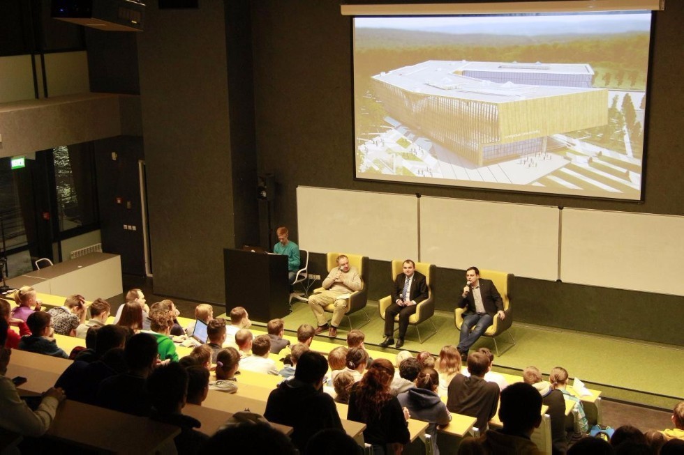 Professor Evgeni Magid took part in the discussion on artificial intelligence