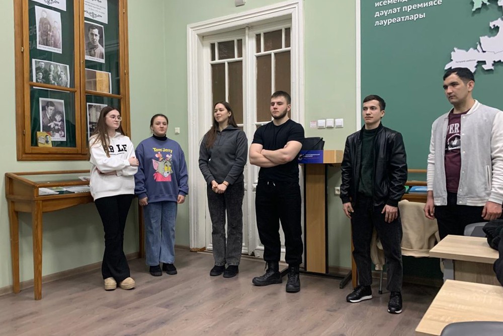 А ну-ка, девушки и парни! А ну-ка, девушки и парни!