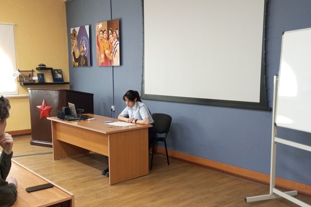 На отделении иностранных языков прошла встреча с оперуполномоченным ОНК сержантом полиции Балыбердиной Валерией Ростиславовной На отделении иностранных языков прошла встреча с оперуполномоченным ОНК сержантом полиции Балыбердиной Валерией Ростиславовной