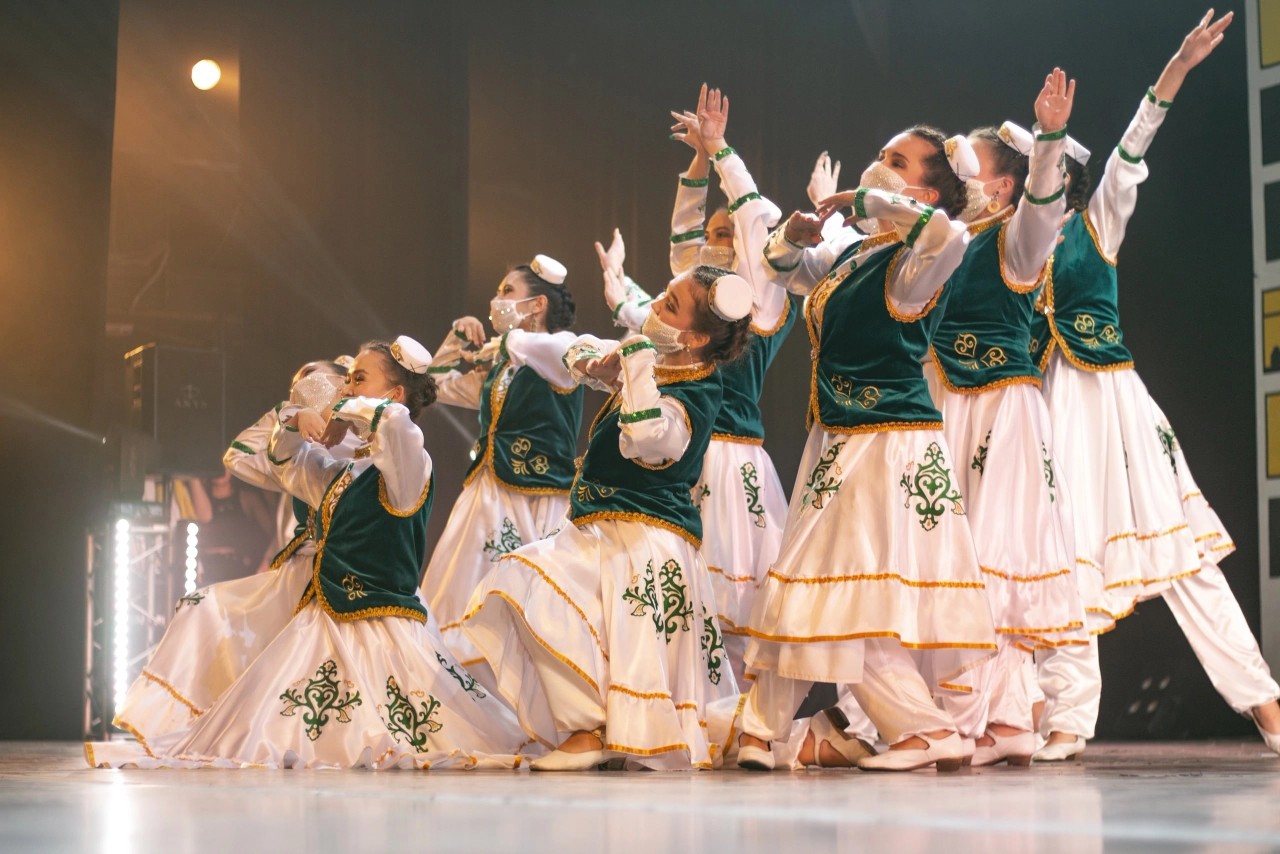 Танцевальный коллектив 'Яшьлек' Танцевальный коллектив 'Яшьлек'