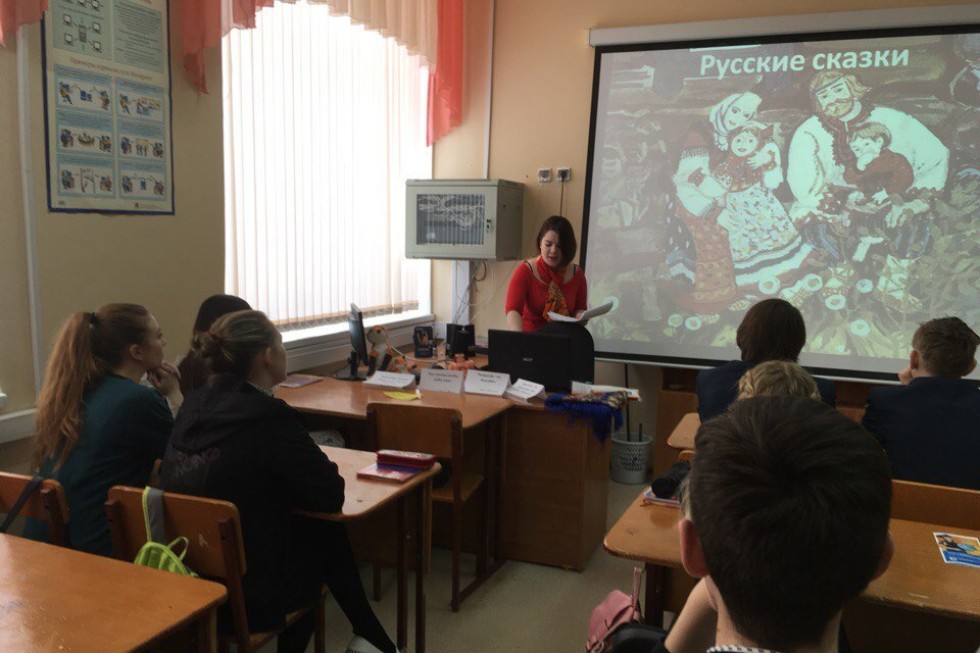 Студенты и преподаватели Елабужского института КФУ ведут профориентационную работу с будущими абитуриентами Студенты и преподаватели Елабужского института КФУ ведут профориентационную работу с будущими абитуриентами