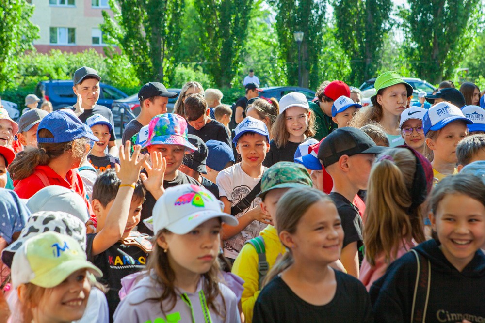 Развлекательно-игровая программа 'Планета под названием Детство!' Развлекательно-игровая программа 'Планета под названием Детство!'