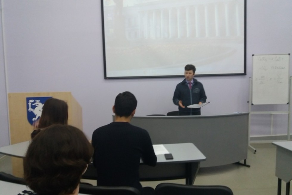 На факультете экономики и управления Елабужского института КФУ прошла деловая игра между студентами 2 и 4 курсов На факультете экономики и управления Елабужского института КФУ прошла деловая игра между студентами 2 и 4 курсов