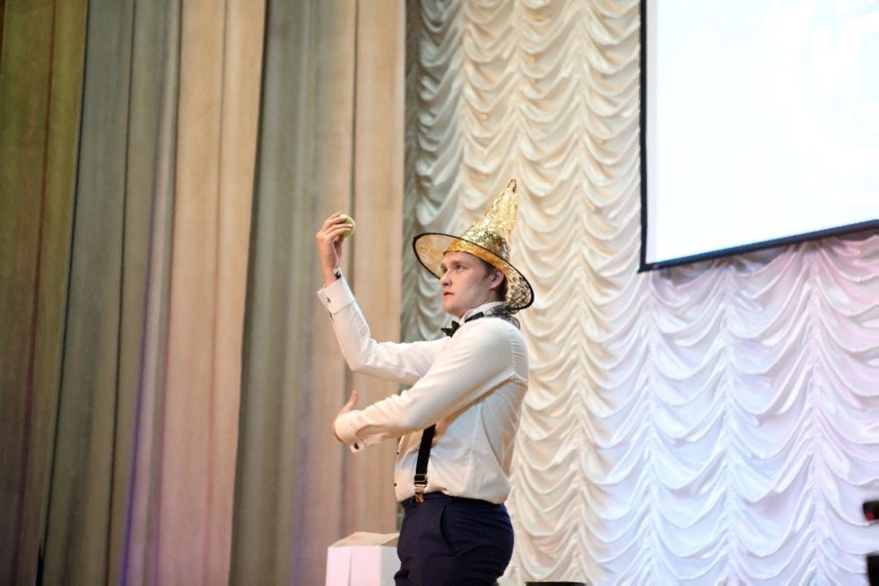 'Мы все здесь собрались, как на одной картине' 'Мы все здесь собрались, как на одной картине'