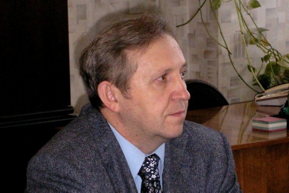 'Сквозь каждое сердце...' 'Сквозь каждое сердце...'