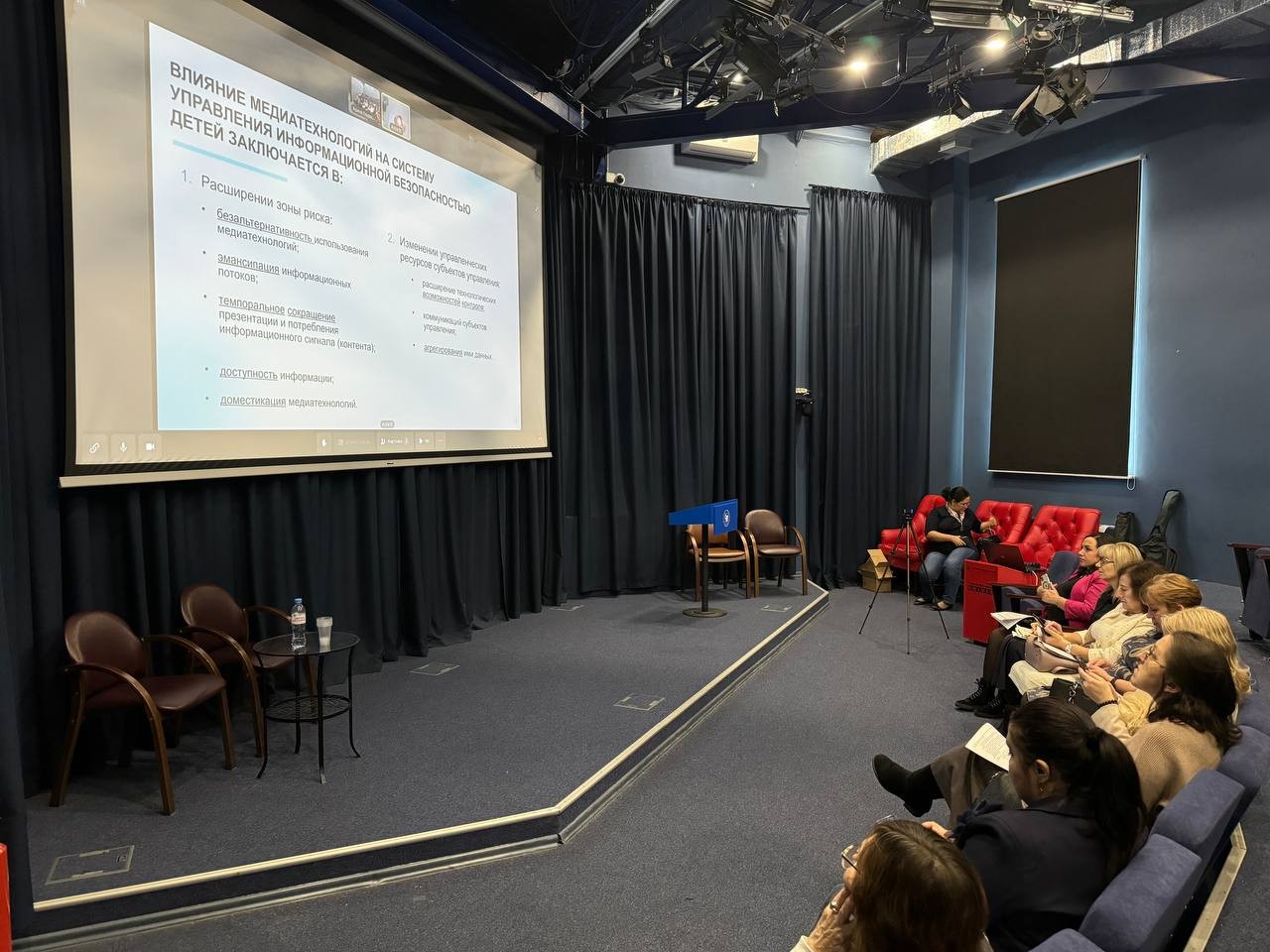 В Высшей школе журналистики и медиакоммуникаций КФУ состоялся семинар для школьных учителей В Высшей школе журналистики и медиакоммуникаций КФУ состоялся семинар для школьных учителей