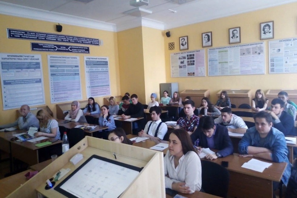 В рамках ежегодной Итоговой научно-образовательной конференции студентов Елабужского института КФУ состоялась работа исторических секций В рамках ежегодной Итоговой научно-образовательной конференции студентов Елабужского института КФУ состоялась работа исторических секций