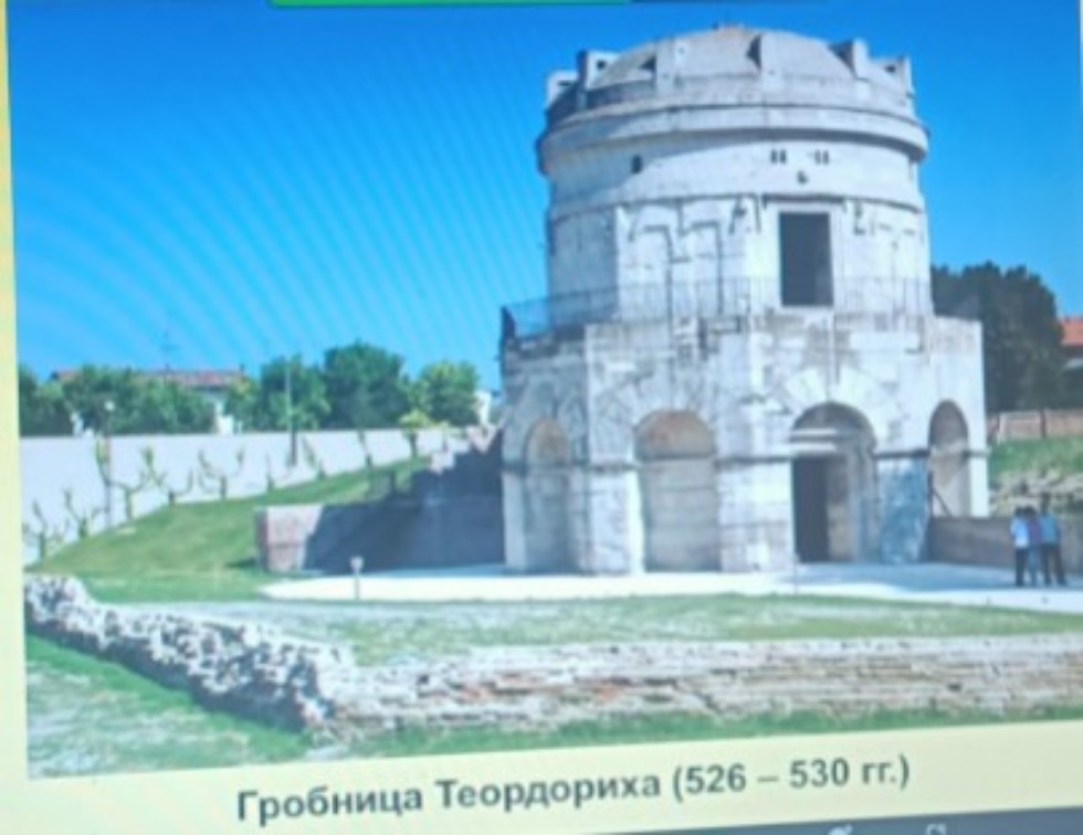 Продолжаются занятия слушателей серебряного возраста Продолжаются занятия слушателей серебряного возраста