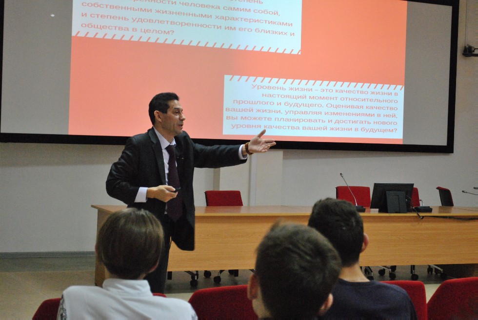 ������������� ������ ������ �� '�����' �����, ����-����������� � ��������� SWOT-�������