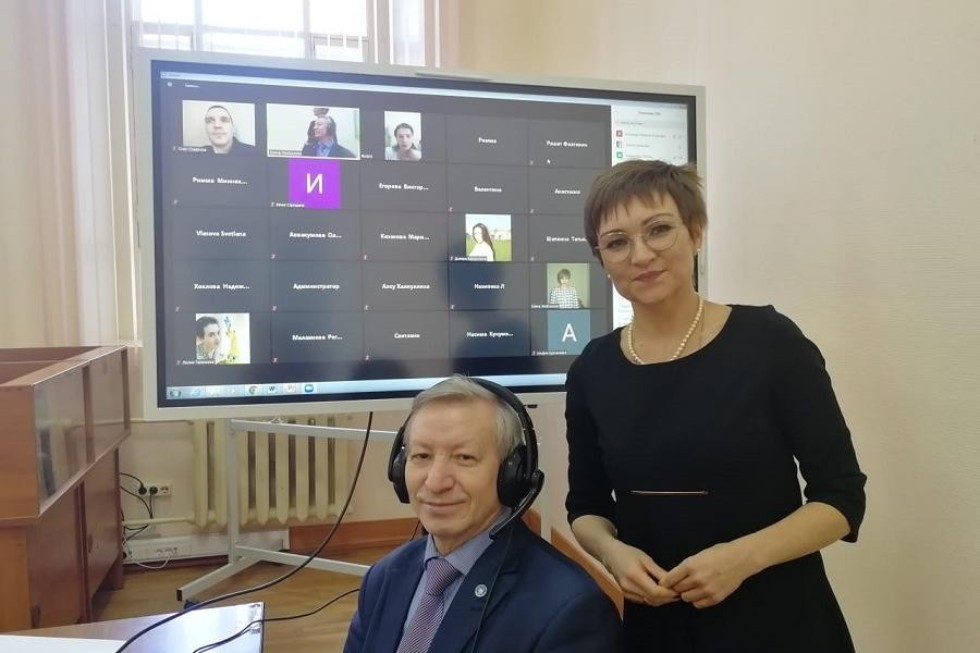 Школьный дистант: перейти учителям на онлайн-занятия помогает Елабужский институт КФУ Школьный дистант: перейти учителям на онлайн-занятия помогает Елабужский институт КФУ