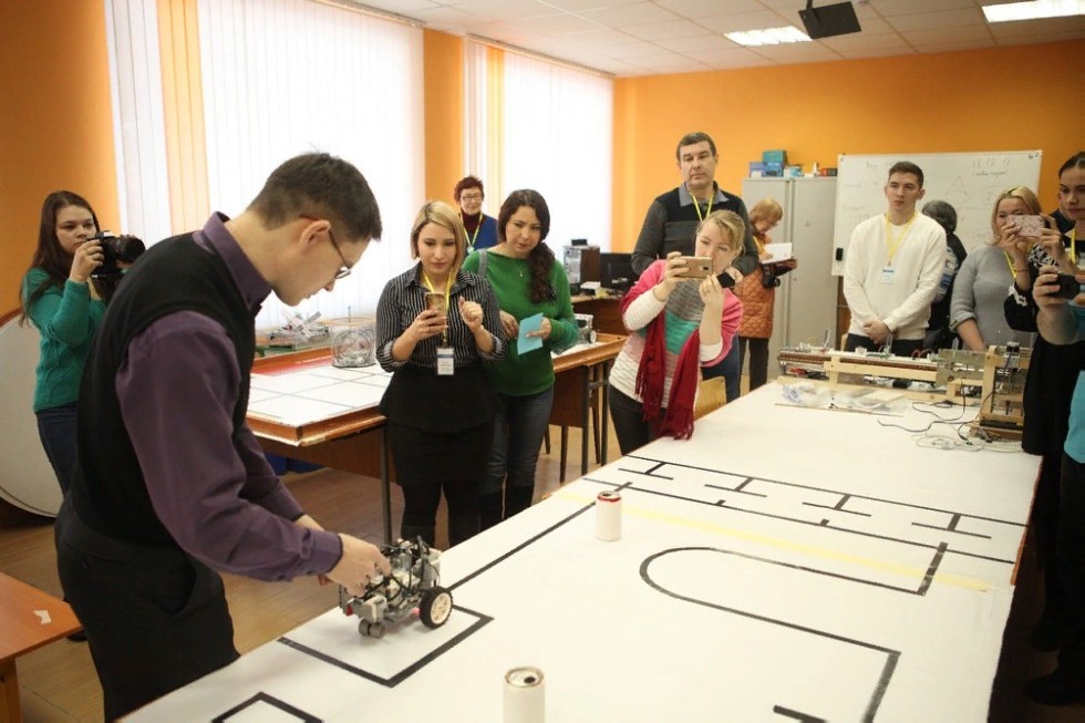 В Елабужском институте КФУ прошёл пресс-тур с участием представителей СМИ и блогеров В Елабужском институте КФУ прошёл пресс-тур с участием представителей СМИ и блогеров