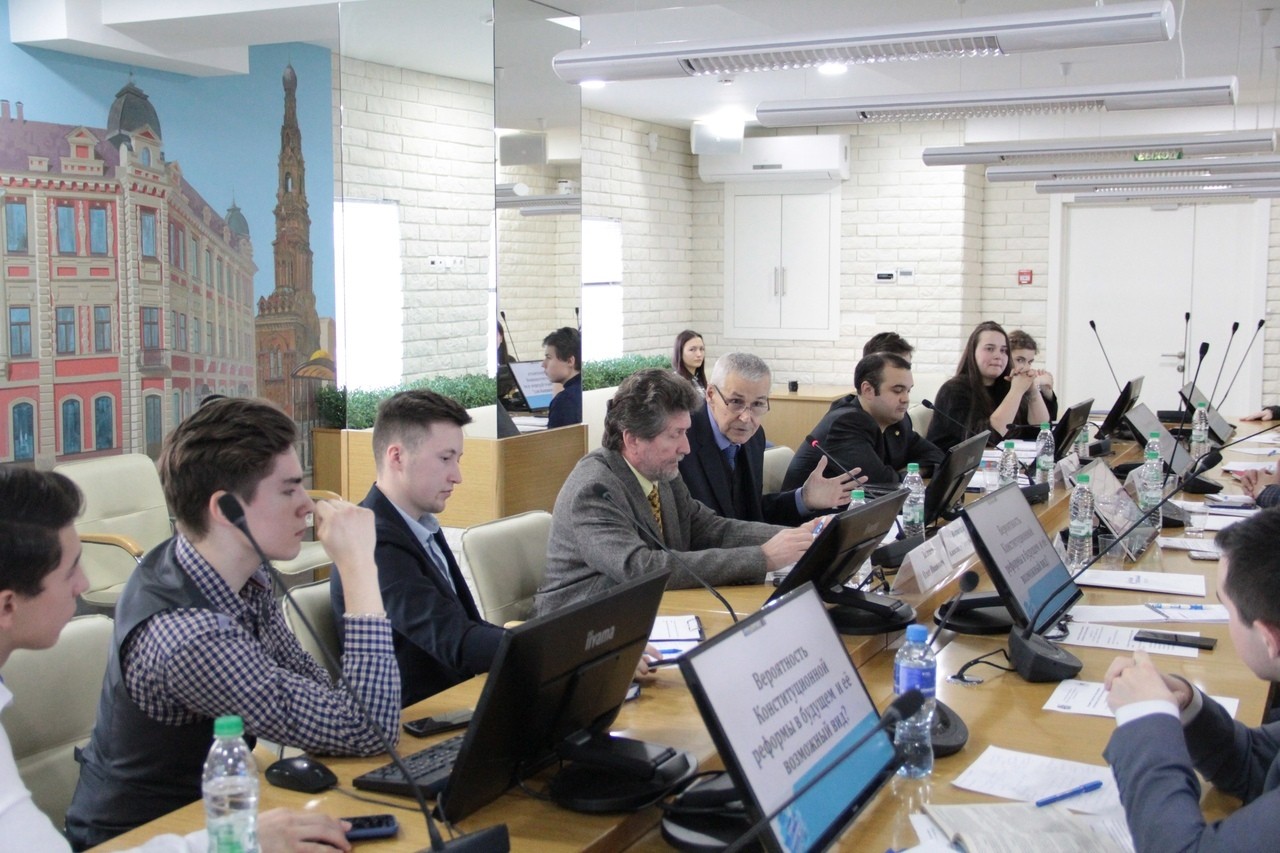 Студенческий клуб 'Политсковородка' провел круглый стол, приуроченный ко Дню Конституции Студенческий клуб 'Политсковородка' провел круглый стол, приуроченный ко Дню Конституции