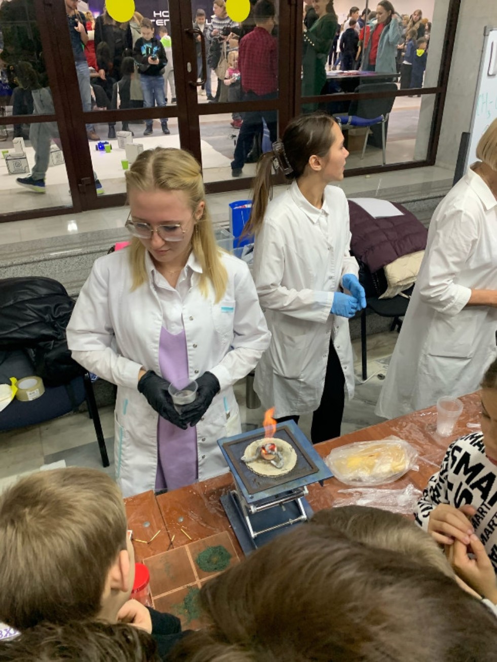 Студенты кафедры химического образования традиционно приняли участие в очередной серии 'PROНаука в КФУ: Ночь интеграции' Студенты кафедры химического образования традиционно приняли участие в очередной серии 'PROНаука в КФУ: Ночь интеграции'