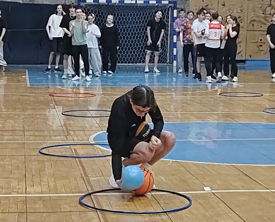 Весёлые старты: битва 'физиков' и 'лириков' Весёлые старты: битва 'физиков' и 'лириков'