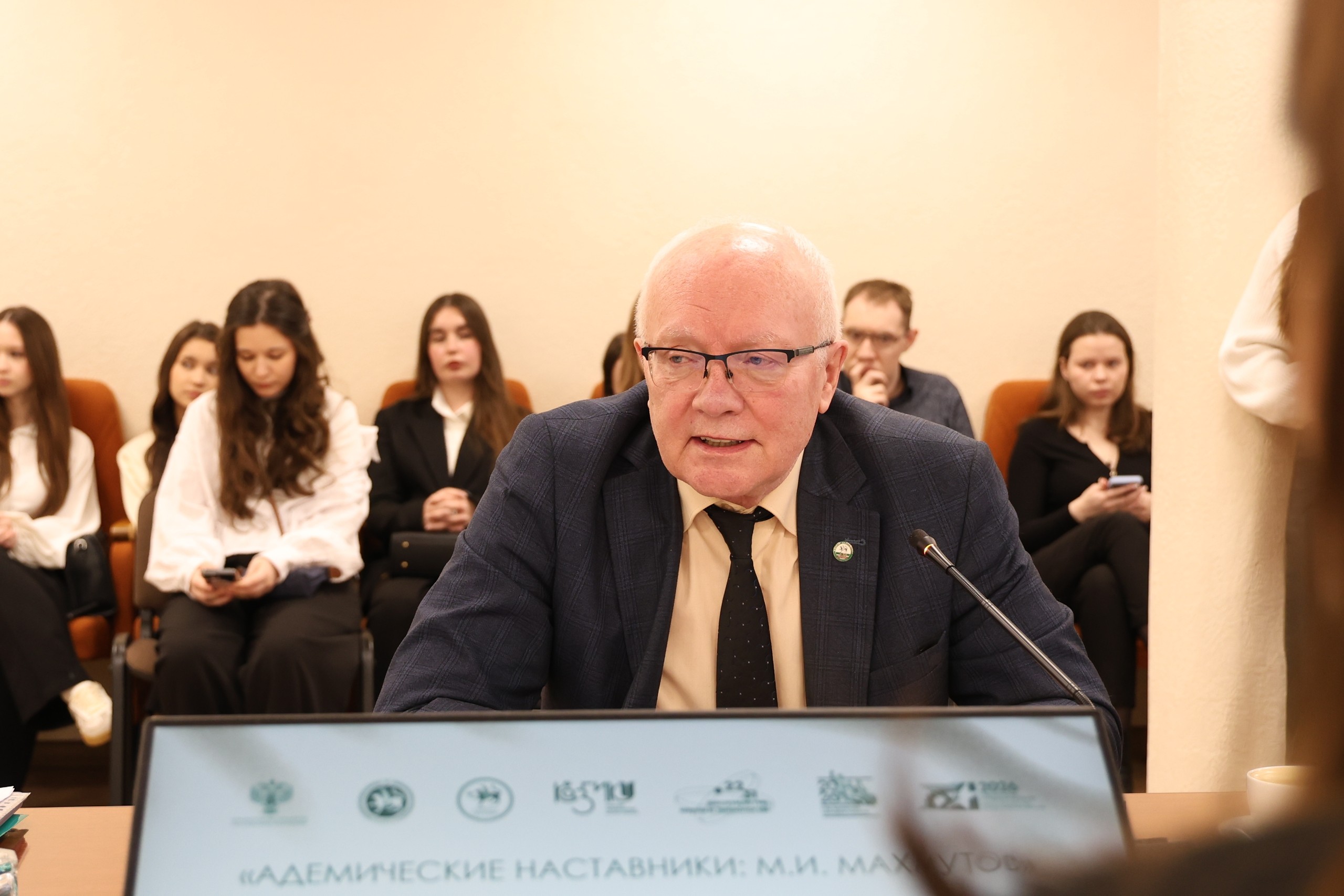 Лучшие эксперты республики обсудили наставничество в Академии наук Лучшие эксперты республики обсудили наставничество в Академии наук