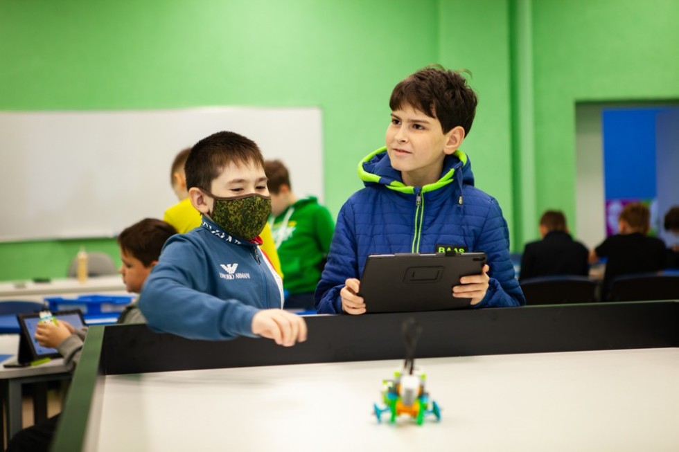 ����������