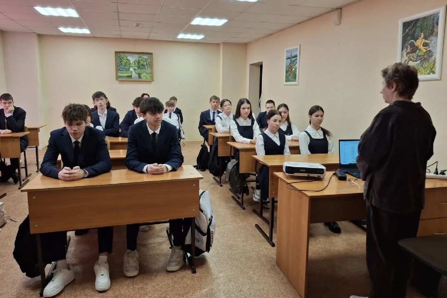 Профориентационные встречи со старшеклассниками прошли в Камских Полянах и Елабуге Профориентационные встречи со старшеклассниками прошли в Камских Полянах и Елабуге